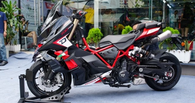 Mô tô lập dị Italjet Dragster 700 có giá 428 triệu đồng tại Việt Nam